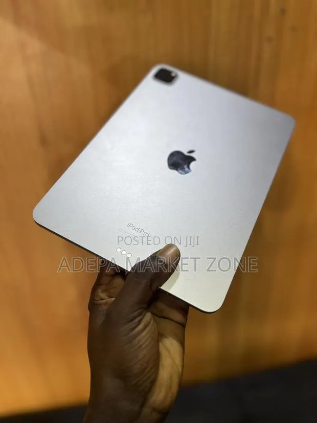 Apple iPad Pro 12.9 (2020) 512 GB Gray · Photo 1