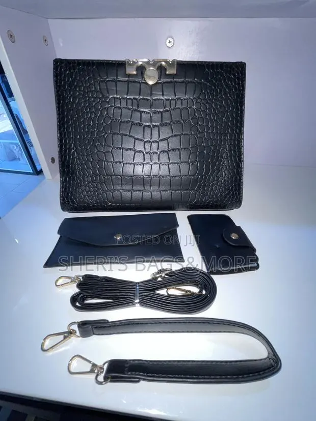 Ladies Classic Handbag · Photo 1