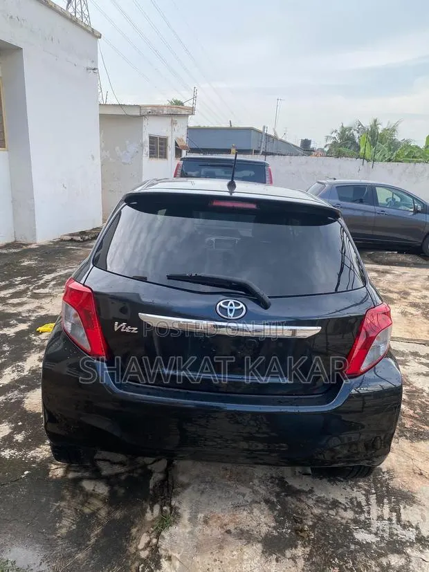 Toyota Vitz 1.3 AWD 3dr 2011 Black · Photo 1