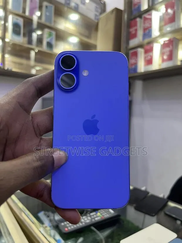Apple iPhone 16 128 GB Blue · Photo 1