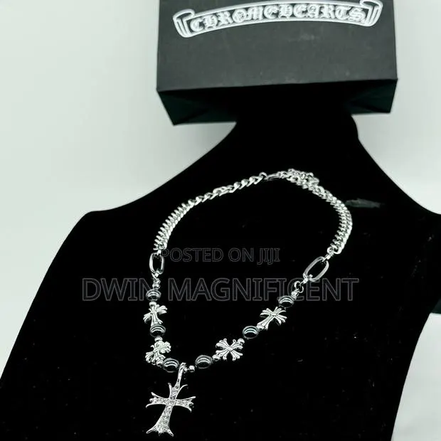 Silver Cross Necklace · Photo 1