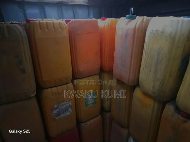 Used 25-Litre Plastic Jerrycans for Sale · Photo 1