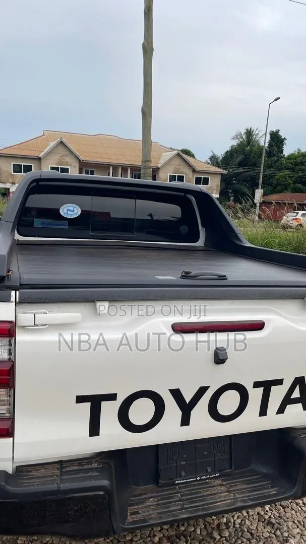 Hilux Retractable Bucket Cover(Roller) · Photo 1