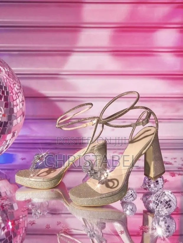 Ladies Glitter Golden Heel · Photo 1