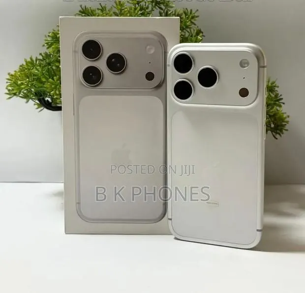 Apple iPhone 17 Pro Max 256 GB White · Photo 1
