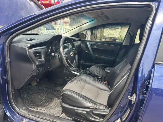 Toyota Corolla LE 4dr Sedan (1.8L 4cyl CVT) 2016 Blue · Photo 1