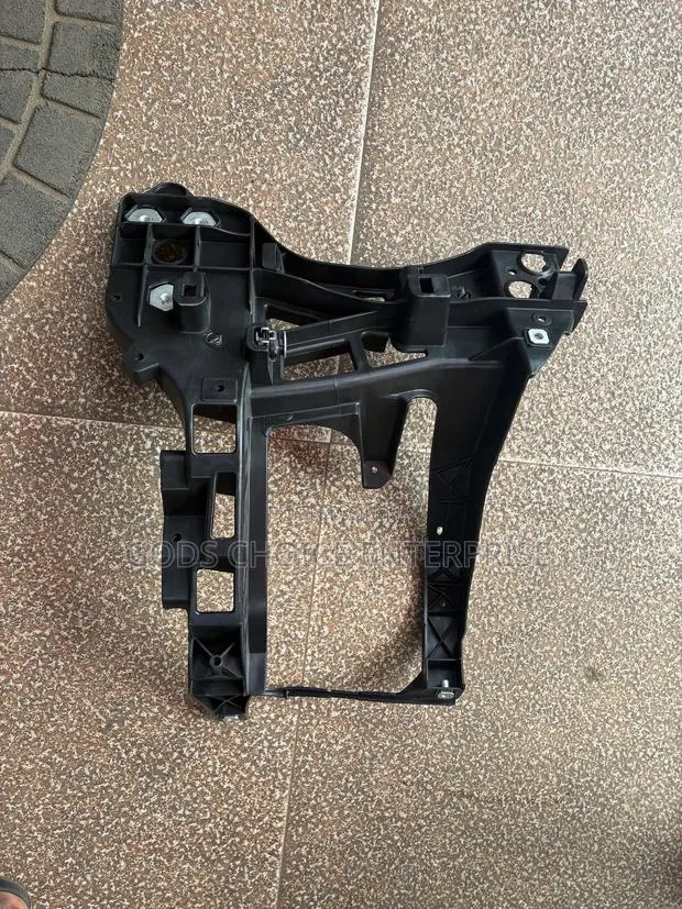 Headlight Seat (Radiator Support) Ram 2016-2018-2020-2022 · Photo 1