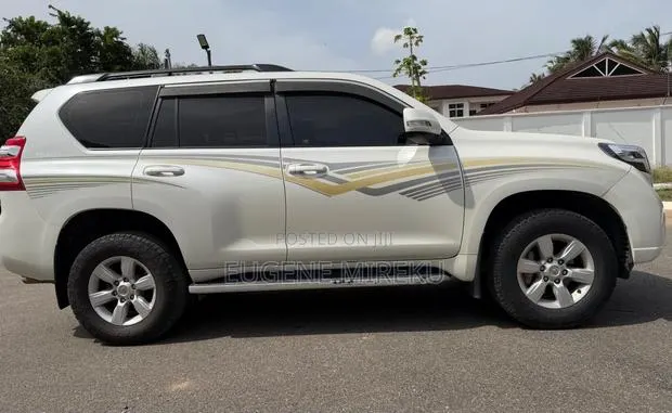 Toyota Land Cruiser Prado 2018 White · Photo 1