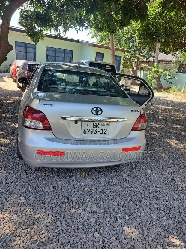 Toyota Yaris 2007 Gray · Photo 1