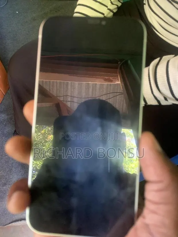Apple iPhone 12 128 GB Silver · Photo 1