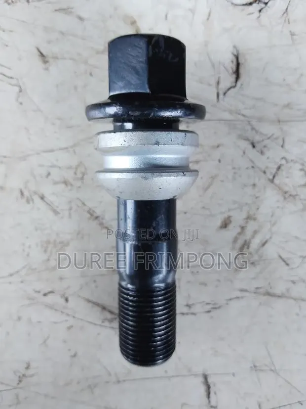 Mercedes Benz GLA/GLE Wheel Bolt · Photo 1