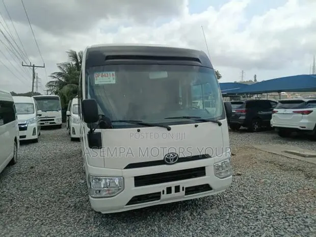 Toyota Coaster 2022 White · Photo 1