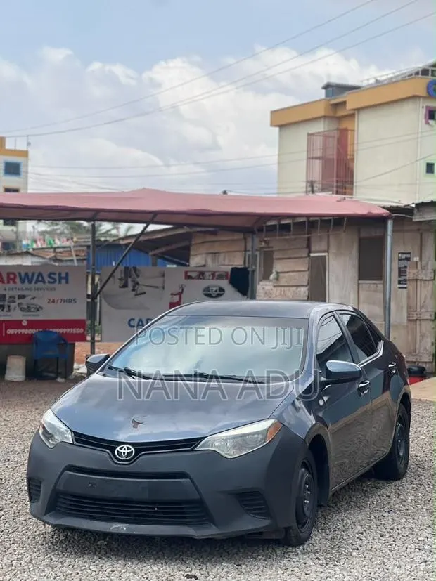 Toyota Corolla LE Plus 4dr Sedan (1.8L 4cyl CVT) 2014 Gray · Photo 1