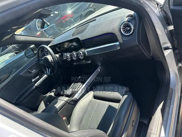 Mercedes-Benz GLB-Class GLB 250 4MATIC 2021 Silver · Photo 3