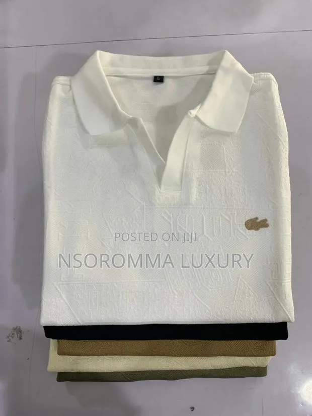 V Neck Club T Shirt · Photo 1