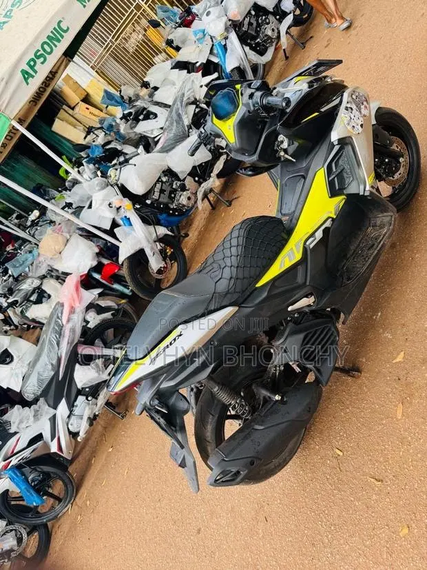 Yamaha Aerox 2024 Yellow · Photo 1