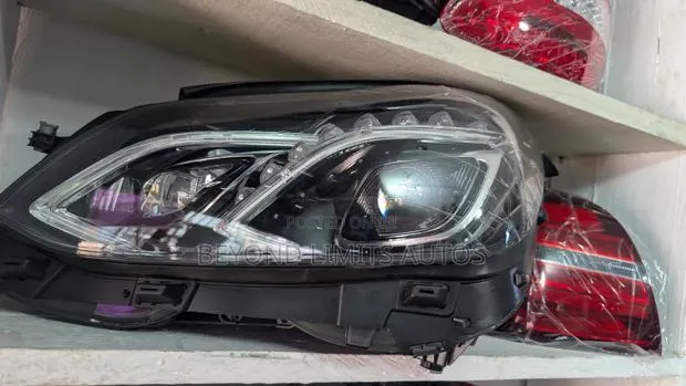Mercedes Benz E-Class E300/E350 2013,2013,2015,2016 Headlight · Photo 1