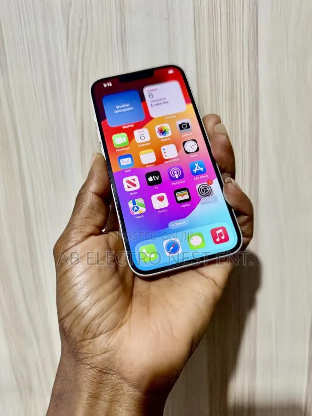 Apple iPhone 14 128 GB White · Photo 1
