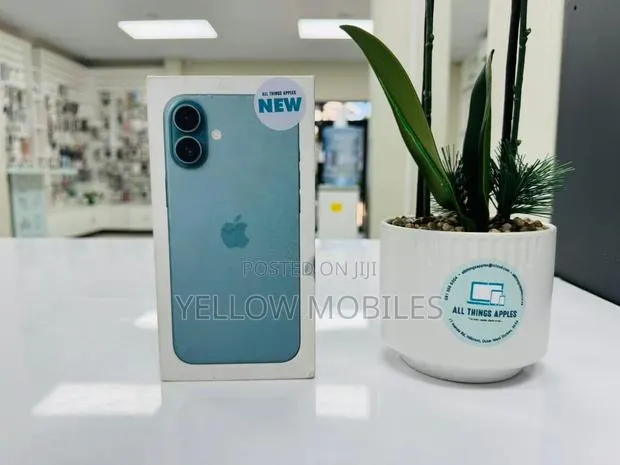 New Apple iPhone 16 128 GB Green · Photo 1