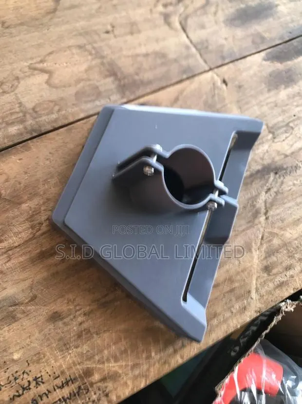 Starlink Solid Pipe Mount Adapter · Photo 1