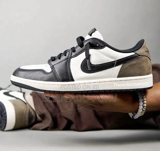 Air Jordan 1 Low Og "Mocha" Sneakers · Photo 1