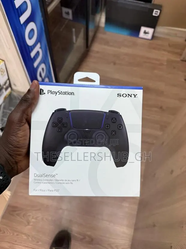 Play Station 5 Controller · Photo 1