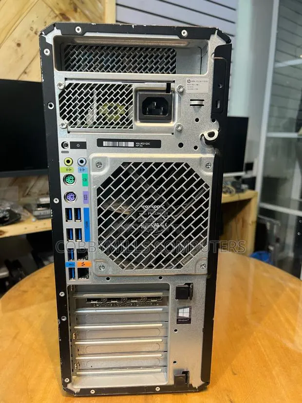 Desktop Computer HP Z4 16GB Intel Xeon HDD+SSD 256GB · Photo 1
