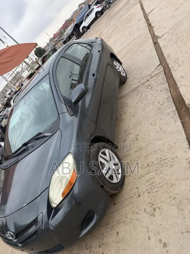 Toyota Yaris 1.5 2007 Gray · Photo 1