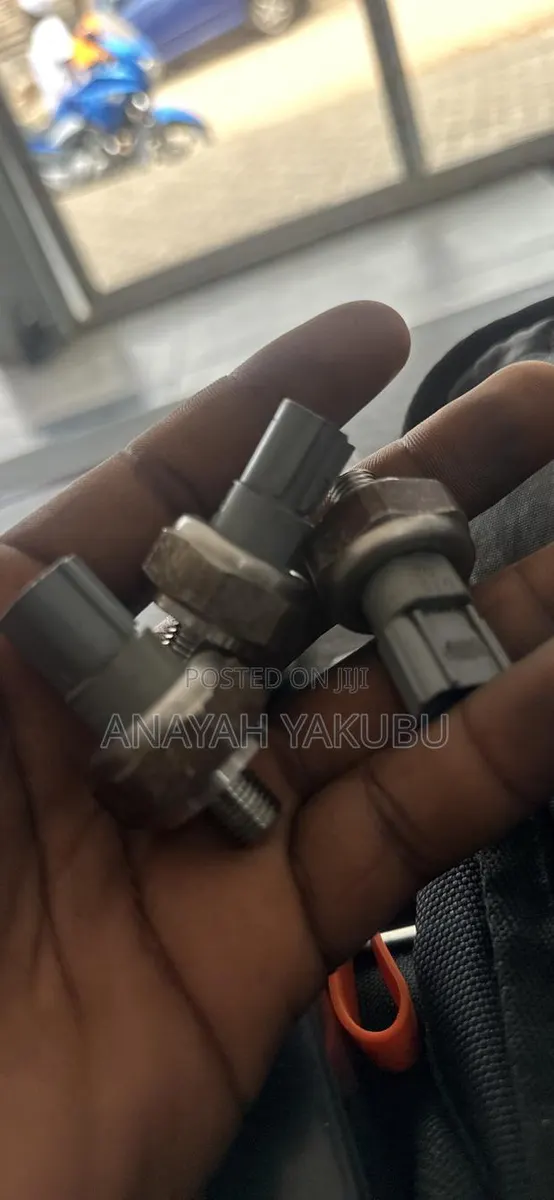 Honda Gearbox/Transmission Pressure Sensor · Photo 1