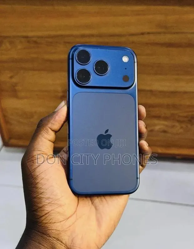 Apple iPhone 17 Pro Max 256 GB Blue · Photo 1