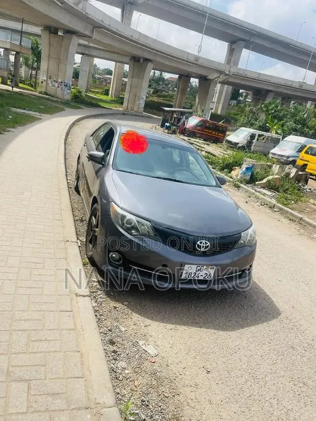 Toyota Camry 2014 Gray · Photo 1