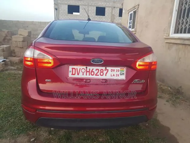 Ford Fiesta SE 4dr Sedan (1.6L 4cyl 5M) 2015 Red · Photo 1