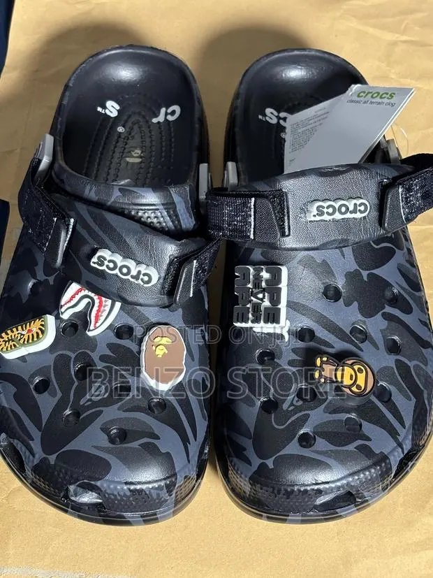 Premium Pattern Crocs Clogs Non Slip Design Size 40-45 Black Color · Photo 1