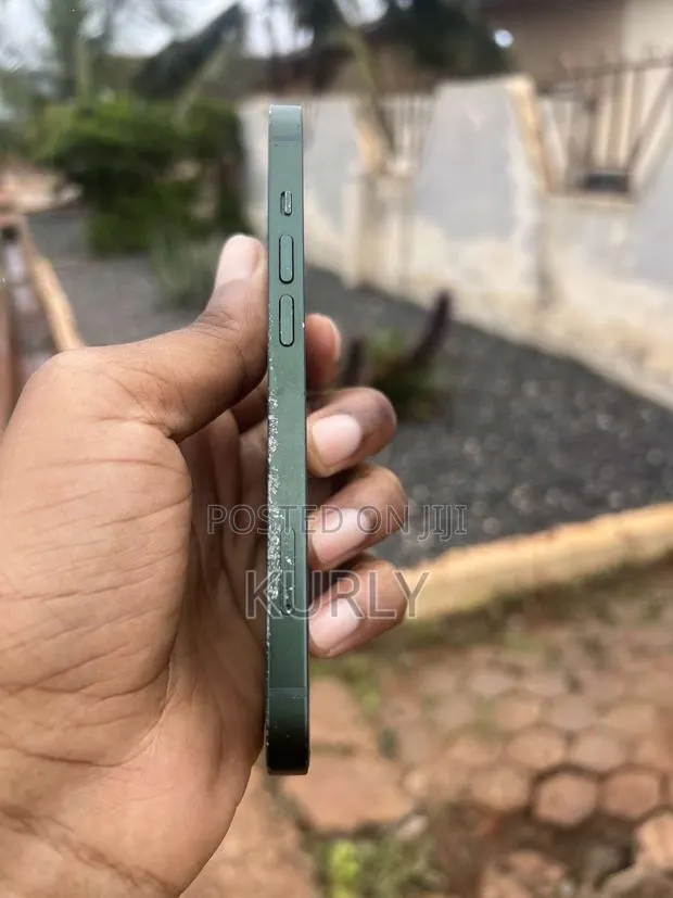 Apple iPhone 13 128 GB Green · Photo 1