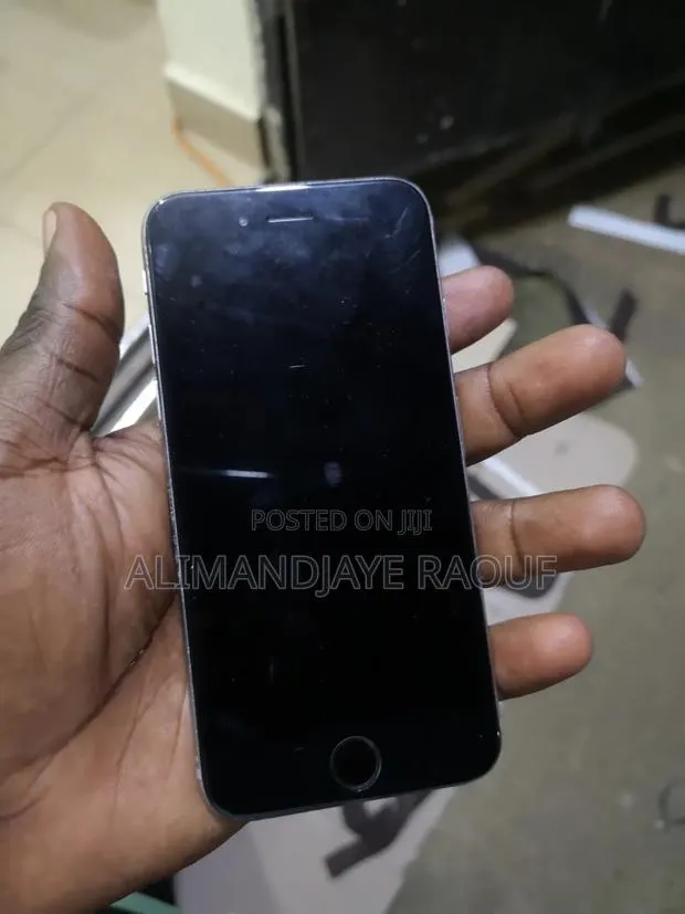 Apple iPhone 6s 64 GB Gray · Photo 1