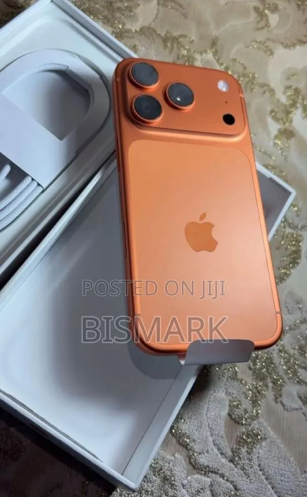 Apple iPhone 17 Pro Max 512 GB Orange · Photo 1