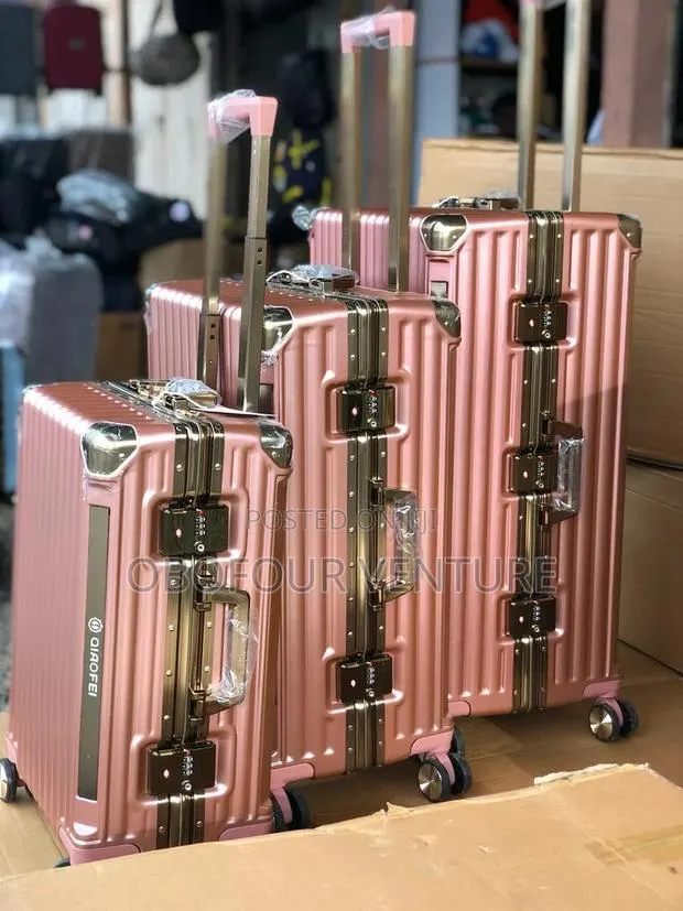 3in1 Zipless Anticrake Luxury Designer Luggage and Travel · Photo 1