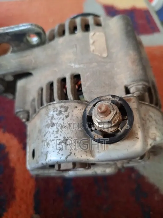 Toyota Vitz Alternator · Photo 1