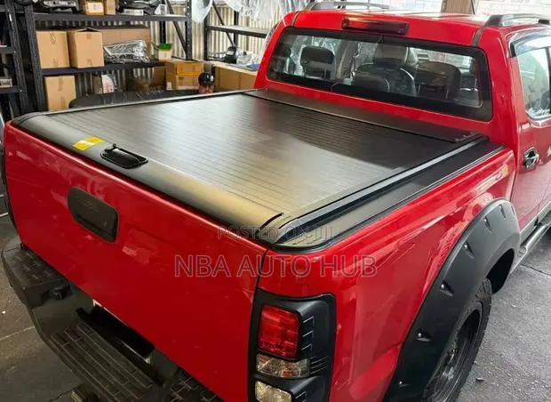 Toyota Tacoma Retractable Bucket Bed Cover(roller) · Photo 1
