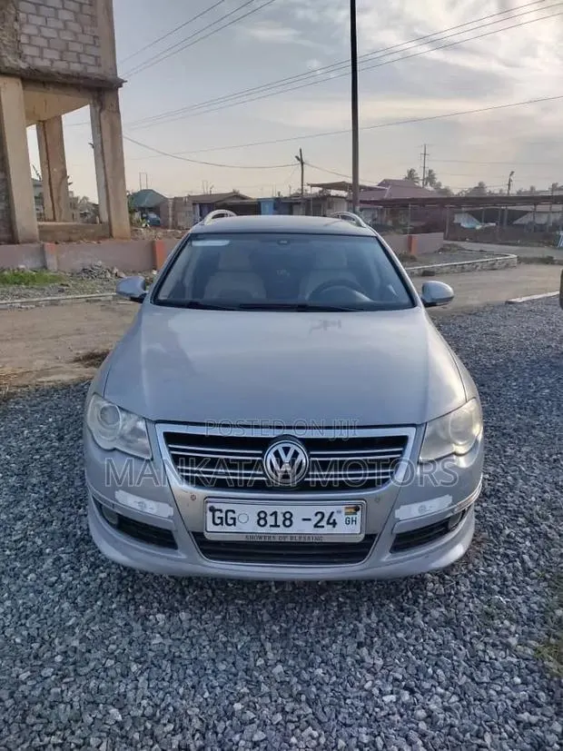 Volkswagen Passat 2010 Silver · Photo 1