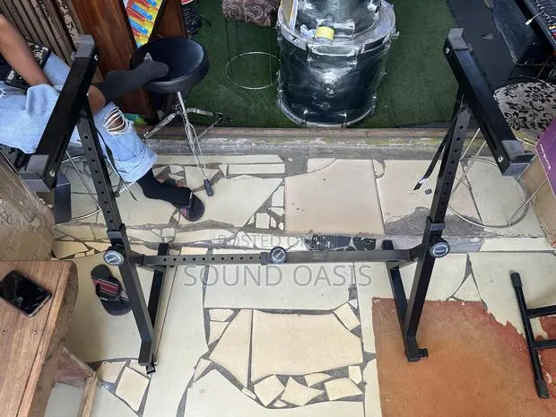 Jac Z-Styled Heavy Duty Piano/Keyboard Stand Wiith Wheels · Photo 1