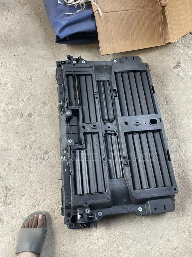 Mazda 3 2019 to 2022 and CX30 Support With Shutter Grill · Photo 1