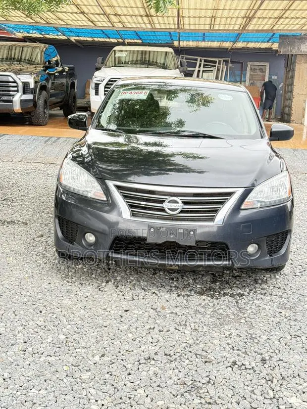 Nissan Sentra SR 4dr Sedan (1.8L 4cyl CVT) 2015 Black · Photo 1