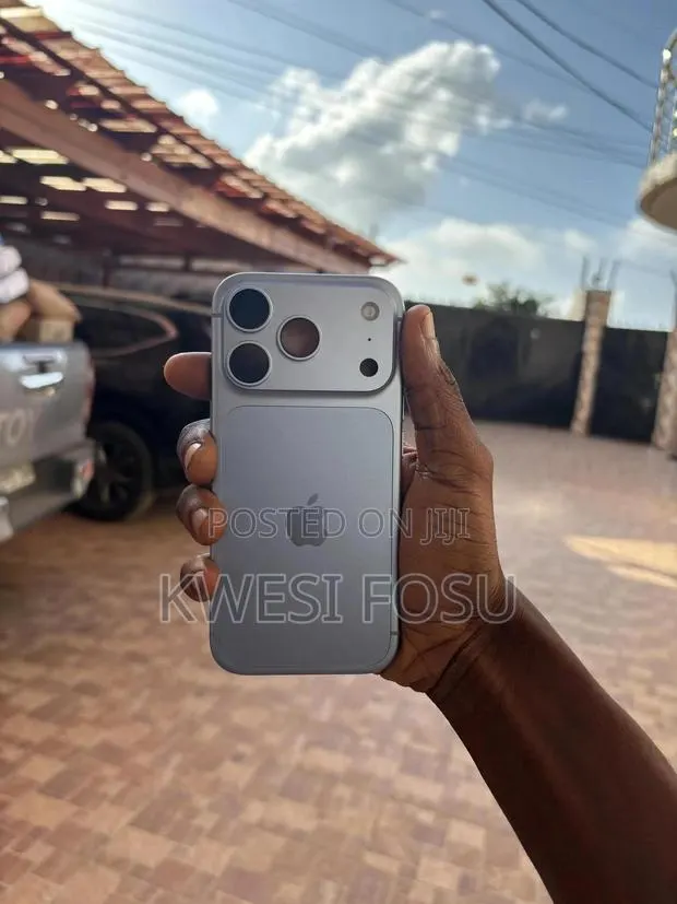 Apple iPhone 18 Pro 256 GB Blue · Photo 1