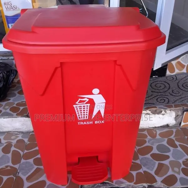 80 Liter Pedal Dustbin · Photo 1