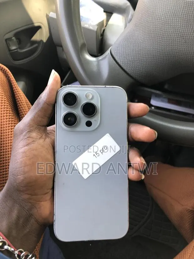 Apple iPhone 15 Pro 128 GB Silver · Photo 1