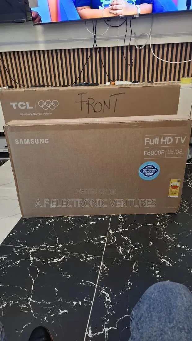 Samsung 43-Inch Smart TV (Full HD TV) · Photo 1