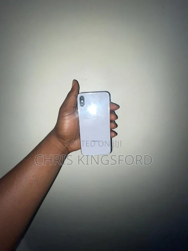 Apple iPhone X 256 GB White · Photo 1