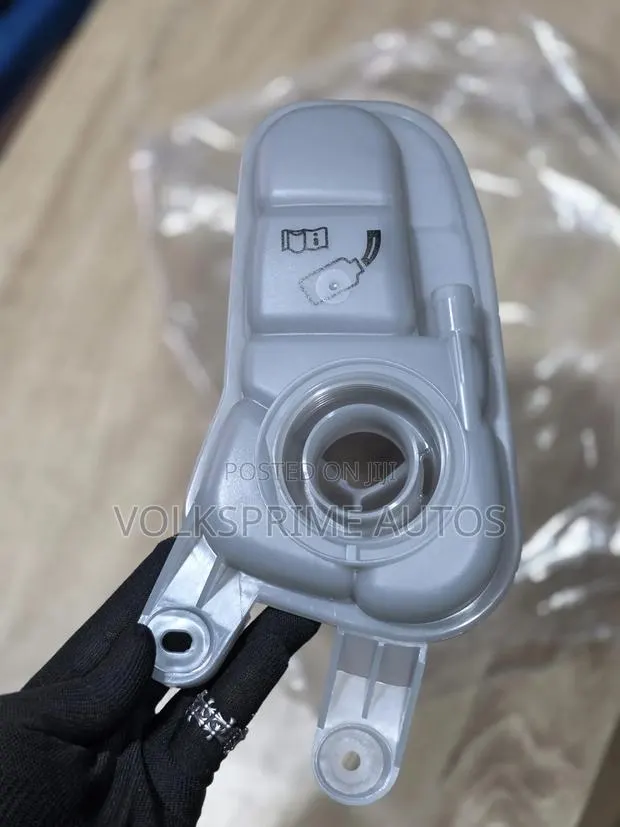 Expansion Tank Fit Audi A4, Q. · Photo 1