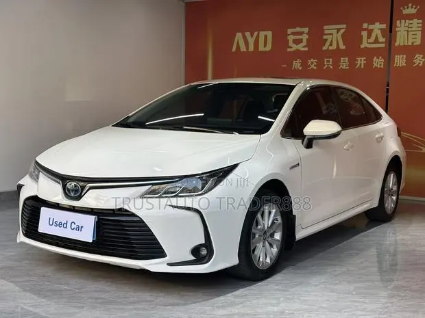 Toyota Corolla L 2021 White · Photo 1
